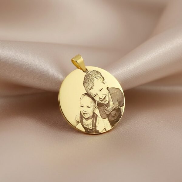 Pingente Redondo 2,5cm, Personalizado com Foto, Gravação a Laser, Banhado a Ouro — foto 3 de 7