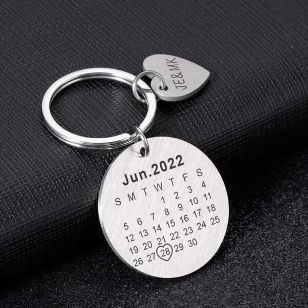 Whats-App-Image-2023-05-19-at-14-43-39-1-1.jpg Chaveiro Calendário Redondo, Personalizado, Aço Inox — foto 4 de 7